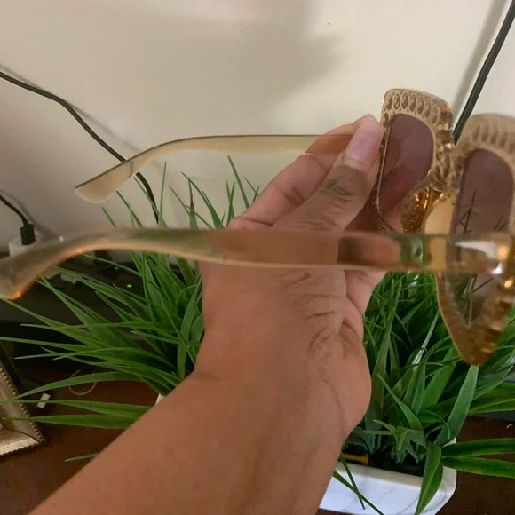 TYUVIVO Gold Crystal Embellished Glasses - Picture 6 of 7